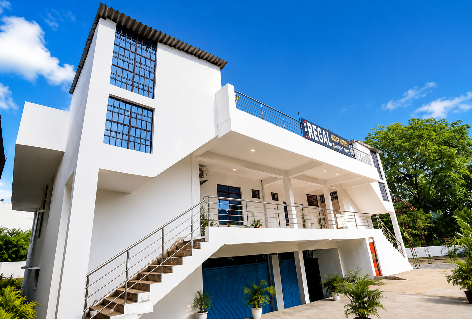 Regal Hotel & Lawn