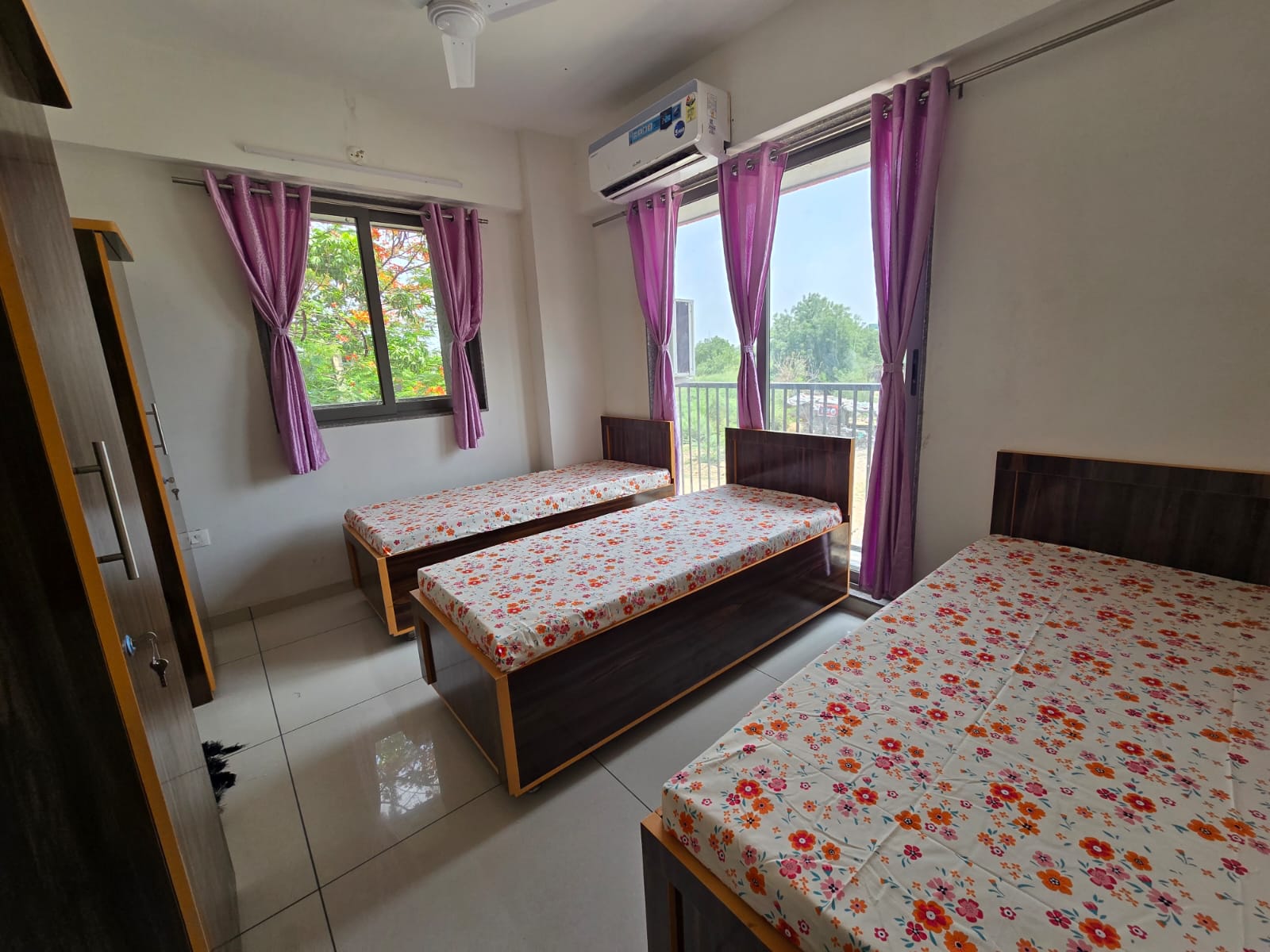 Titan House Luxurious Pg photo 2